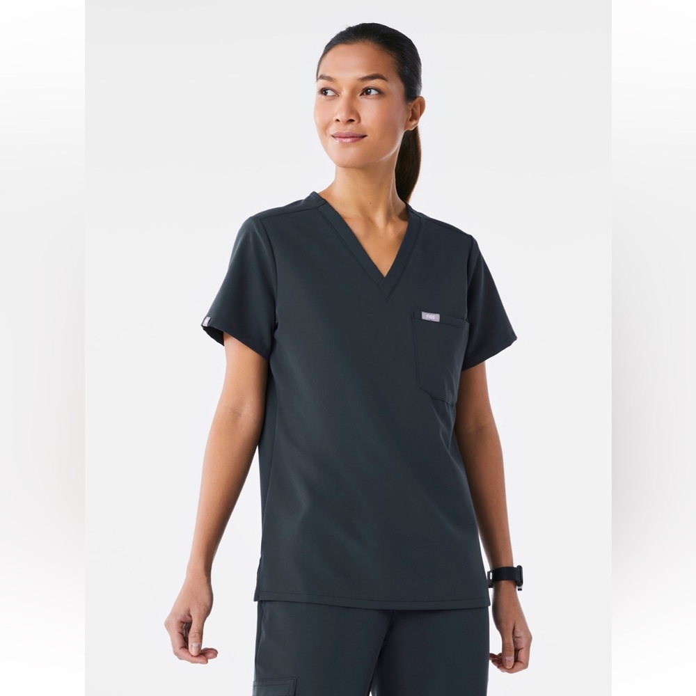 FIGS• Dark Harbor Catarina One-Pocket Scrub Top